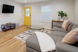 Austin Bungalow- SLATX - Image 4