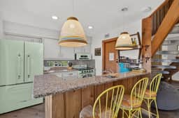 Hill Country - Treehouse Retreat - Image 4