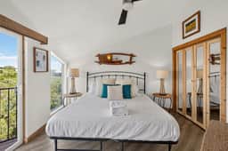 Hill Country - Treehouse Retreat - Image 3