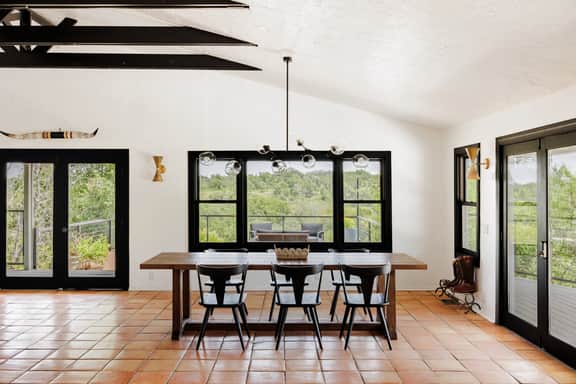 Hill Country Bunk House - Image 4