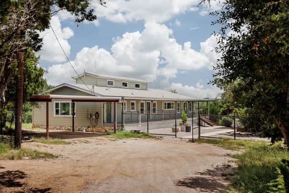 Hill Country Bunk House - Image 5
