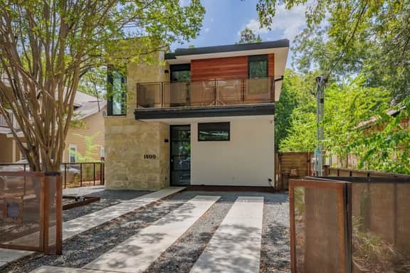 Austin Hidden Oasis- SLATX - Image 5
