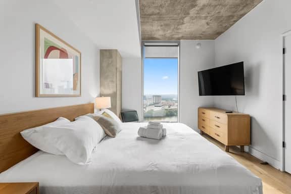 2011 Austin Luxurious Executive Condo - AA - Image 3
