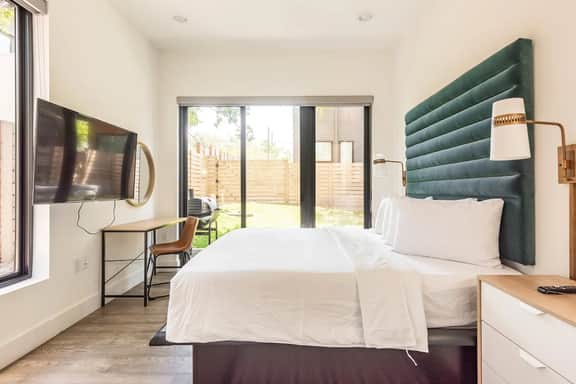 901 E 13th St Austin Chic & Boutique - Central Austin Estate - A - Image 3
