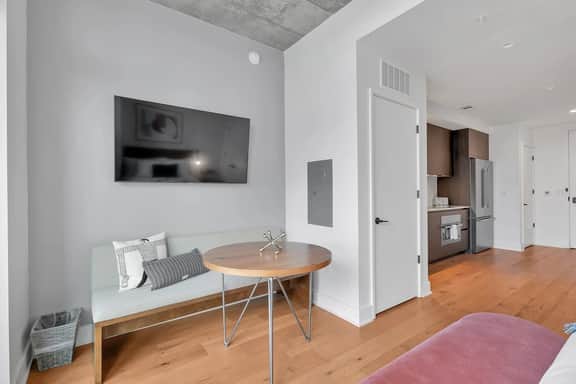 1902 Austin Modern Sky Suite - AA - Image 5