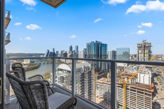 3004 Austin Corner Premium Suite - AA - Image 4