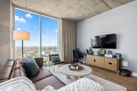 3004 Austin Corner Premium Suite - AA - Image 2