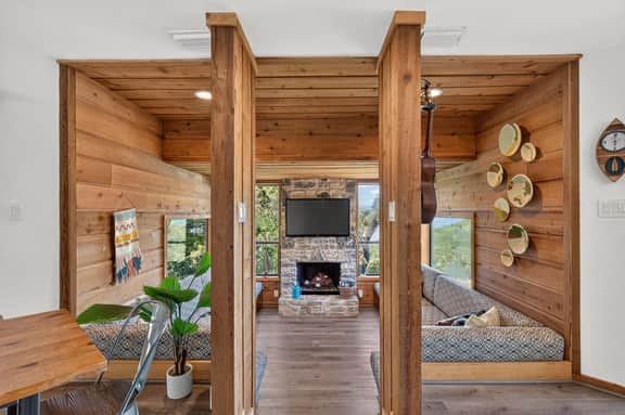 Hill Country - Treehouse Retreat - Image 2