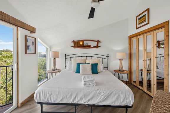 Hill Country - Treehouse Retreat - Image 3