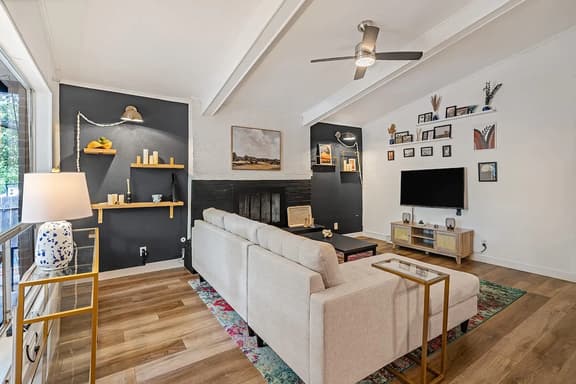 Austin La Casa Chic- SLATX - Image 1