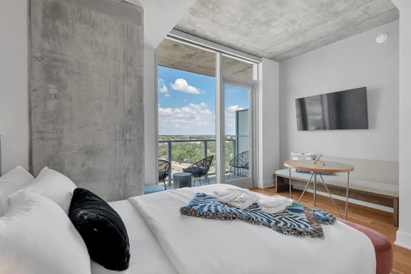1902 Austin Modern Sky Suite - AA - Image 1